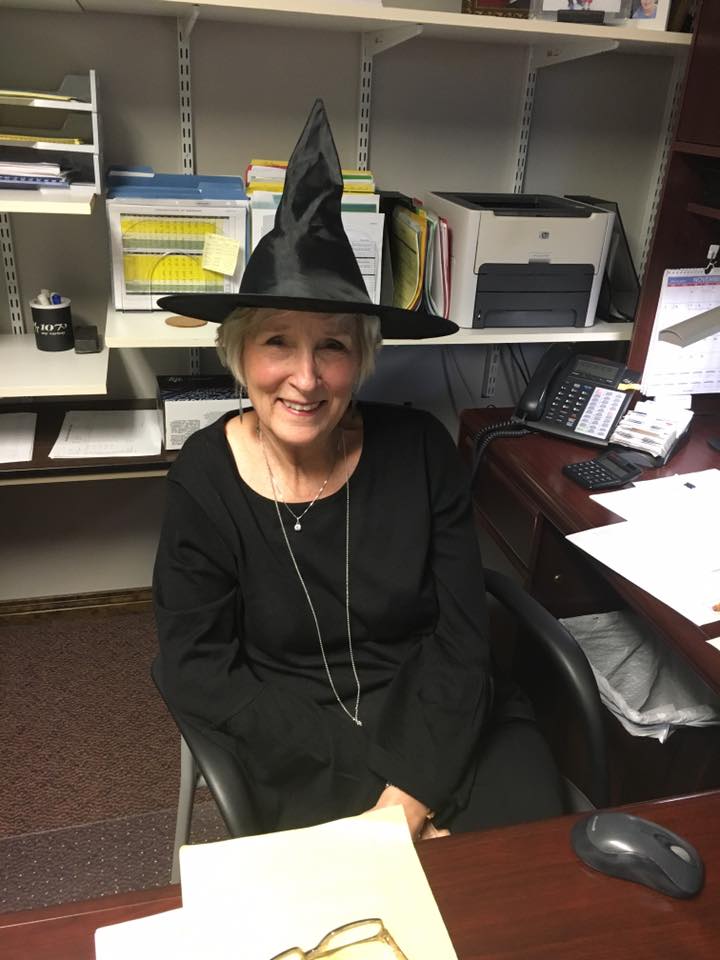 AppleyardAgency's tweet photo. Happy Halloween from the Appleyard Agency!! 🎃👻🎃 #funatwork https://t.co/ppTs4MUxD8