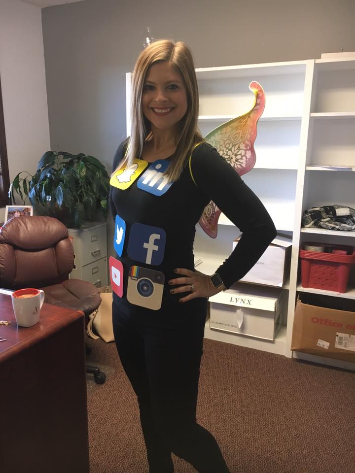 AppleyardAgency's tweet photo. Happy Halloween from the Appleyard Agency!! 🎃👻🎃 #funatwork https://t.co/tlSdu56U6Z