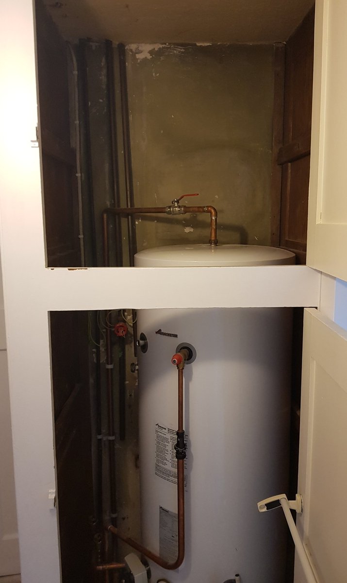 TheLocHandyman's tweet image. Airing cupboard could do with some shelving. #ValuedClient #Reigate #BeforeAndAfter