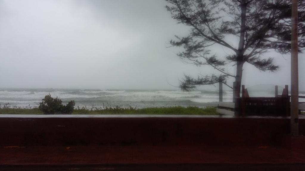 grayblue1008's tweet photo. Stormy sea be like. #Bagasbas https://t.co/TW5kHZS2N7