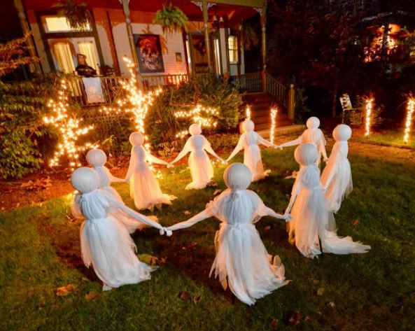 VisitOakPark's tweet photo. Happy Halloween from #VisitOakPark! (📷: Instagram user @themartycastro) https://t.co/IXr7BJSTCI