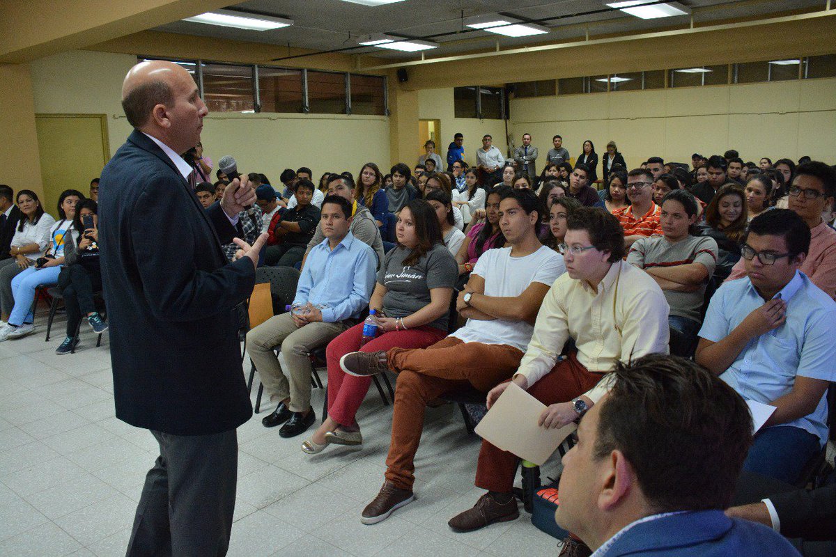 JaviSiman's tweet photo. Gracias por invitarme a #ForoAzul @UJMD_sv El país tiene grandes oportunidades, y el reto es aprovecharlas para que nuestra gente prospere. https://t.co/BRtCzUZ9x0