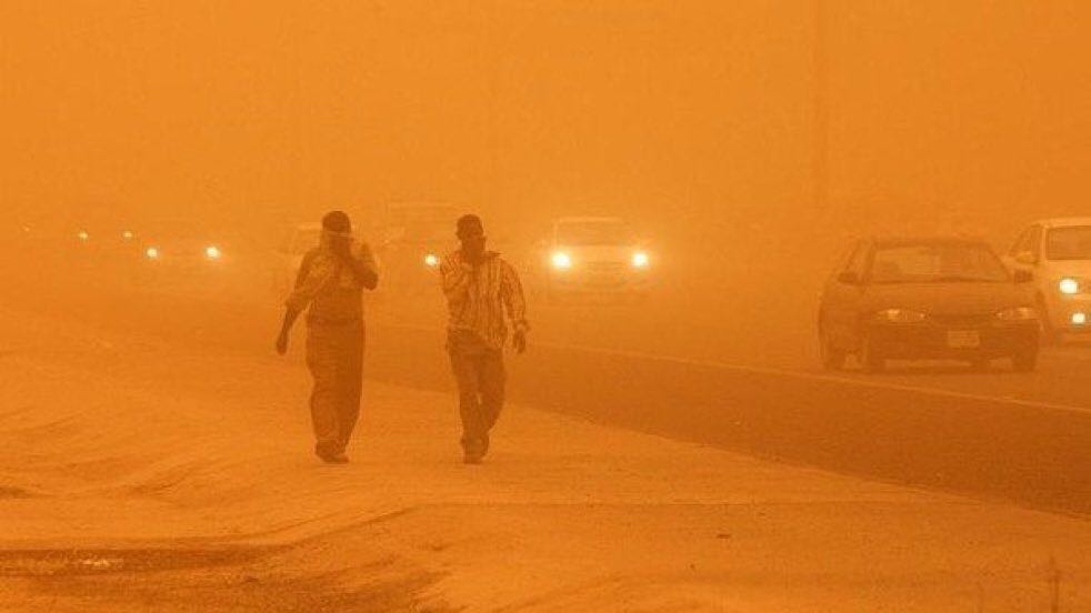 News_Ejazah's tweet photo. عاجل🔴

لازالت الكتلة الغبارية
تؤثر على منطقة حائل والحفر والقصيم وشمال الرياض ومتوقع تبلغ الشرقية منتصف الليلة

سنوافيكم عند تعليق الدراسة https://t.co/etYG24WHwD