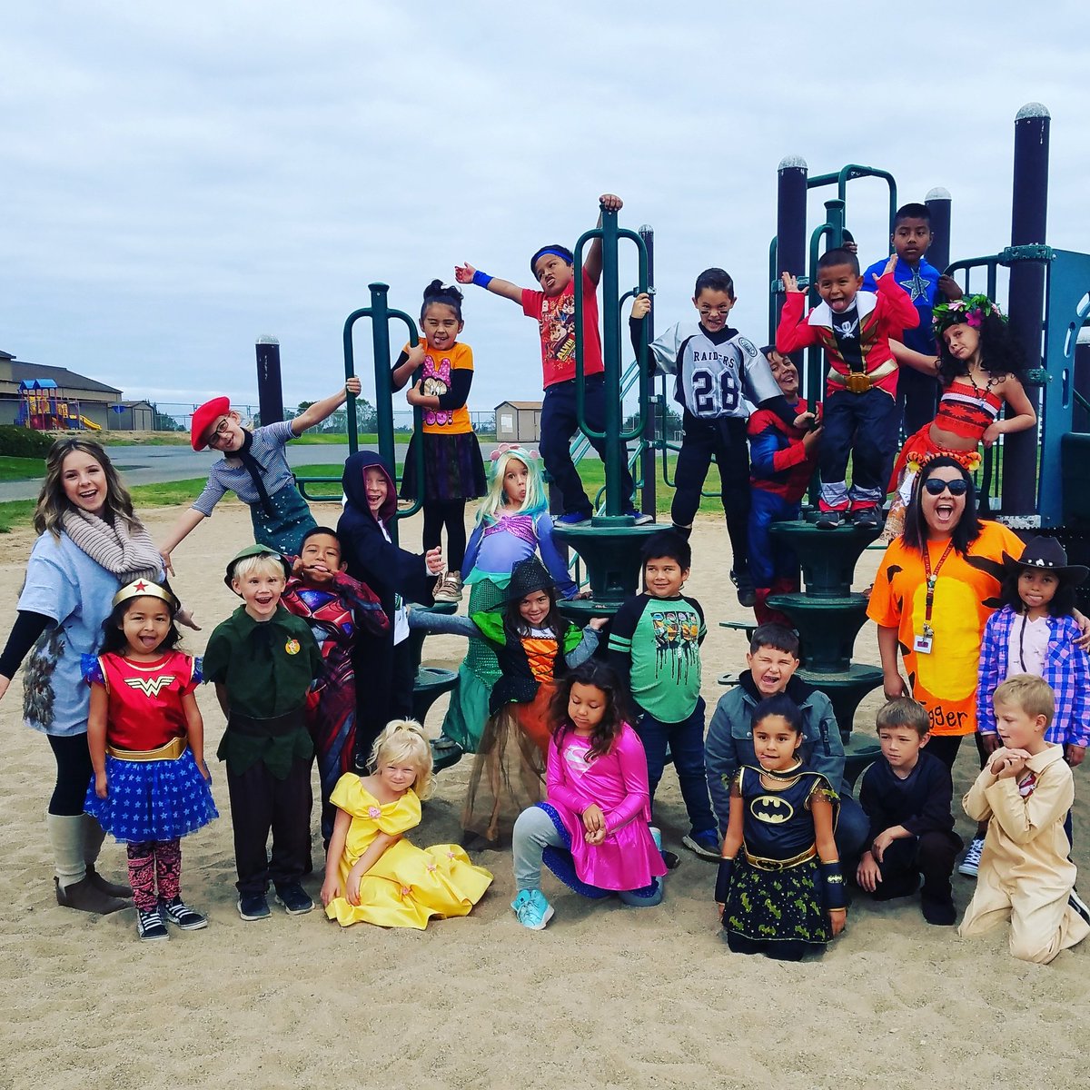 missmadrid321's tweet photo. We love Favorite Character Day!!!! #HappyHalloween2017 #proudtobeabobcat #firstgradersrock https://t.co/8kpA8cAVvk