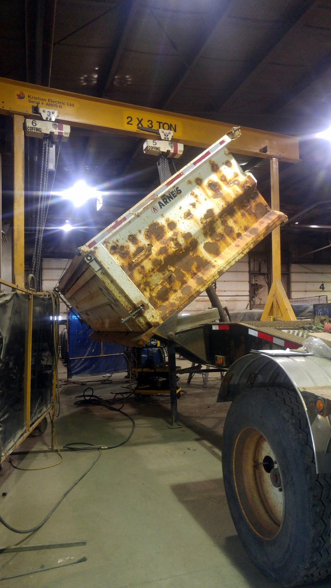 Summit_Trailer's tweet photo. In the middle of replacing a kingpin!
#yegrepairs #summittrailer #yeg #welding #repair #yegwelding #fabrication #railroad #arnes #workinghard #trailer #yegtrailers https://t.co/roFhIBcR9A