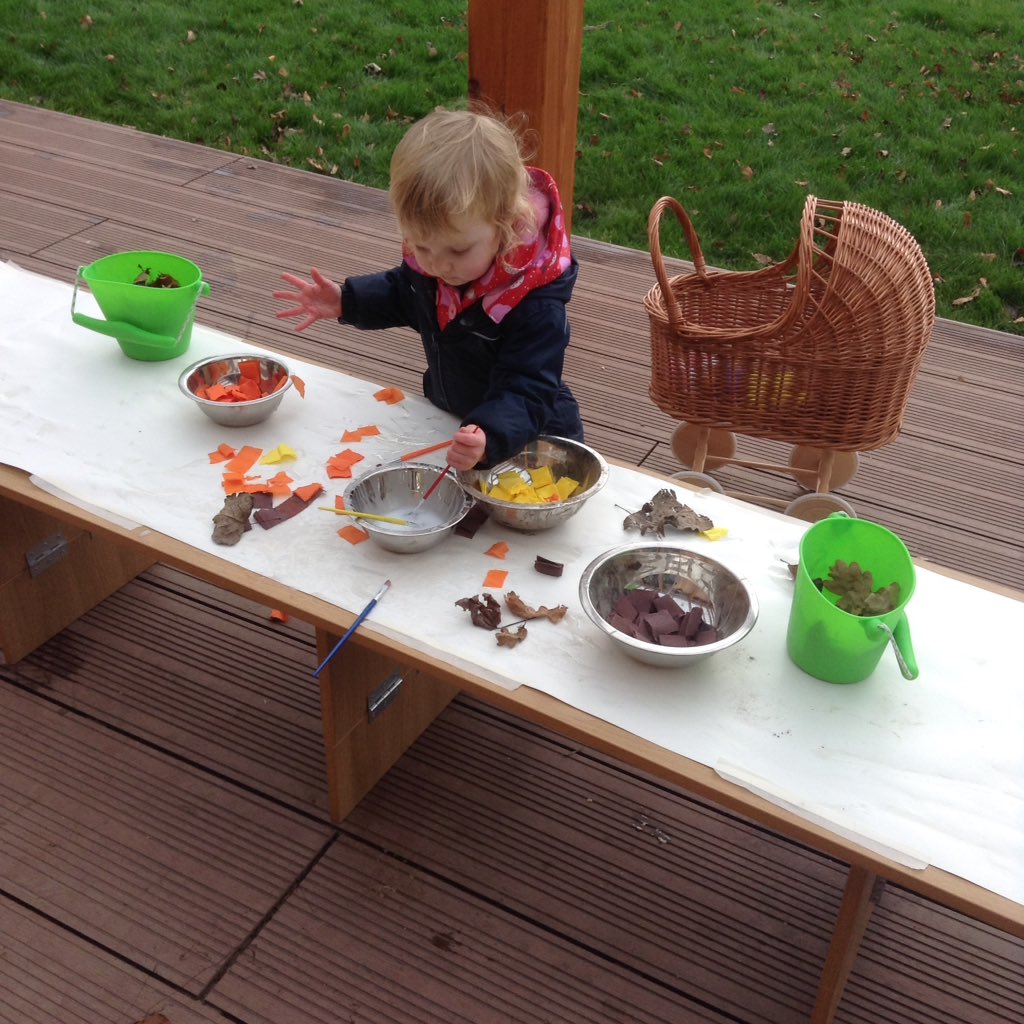 AshbridgeMaxy's tweet photo. 🎃🍂The children have had a great day exploring pumpkins and making a large Autumn display 🍁🎃 #exploringtexture #halloween #autumn https://t.co/TEzAaPYJOI