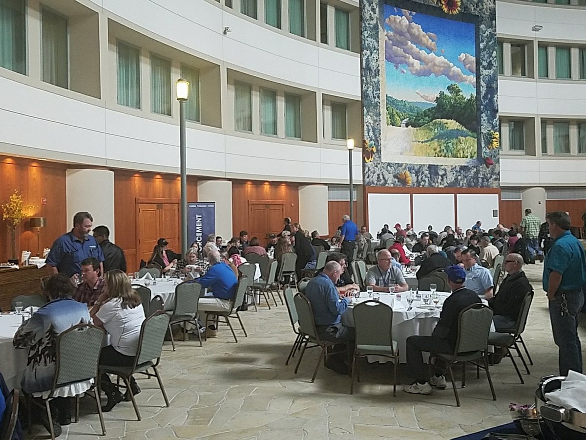 liloranch2012's tweet photo. Feeding the masses at tHe BOAT Austin BPI Annual Training Event. https://t.co/6UFuKllBHG