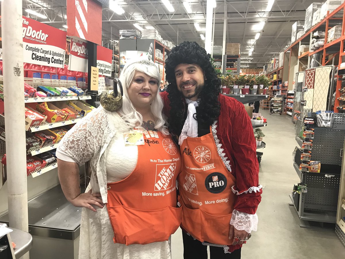 thd_alex's tweet photo. Some #Halloween2017 fun at #243. @Yoselinb0243 @marcialrod165 @marlaina_smith #VOA365 @thehomedepot https://t.co/XZ90cPmLw8