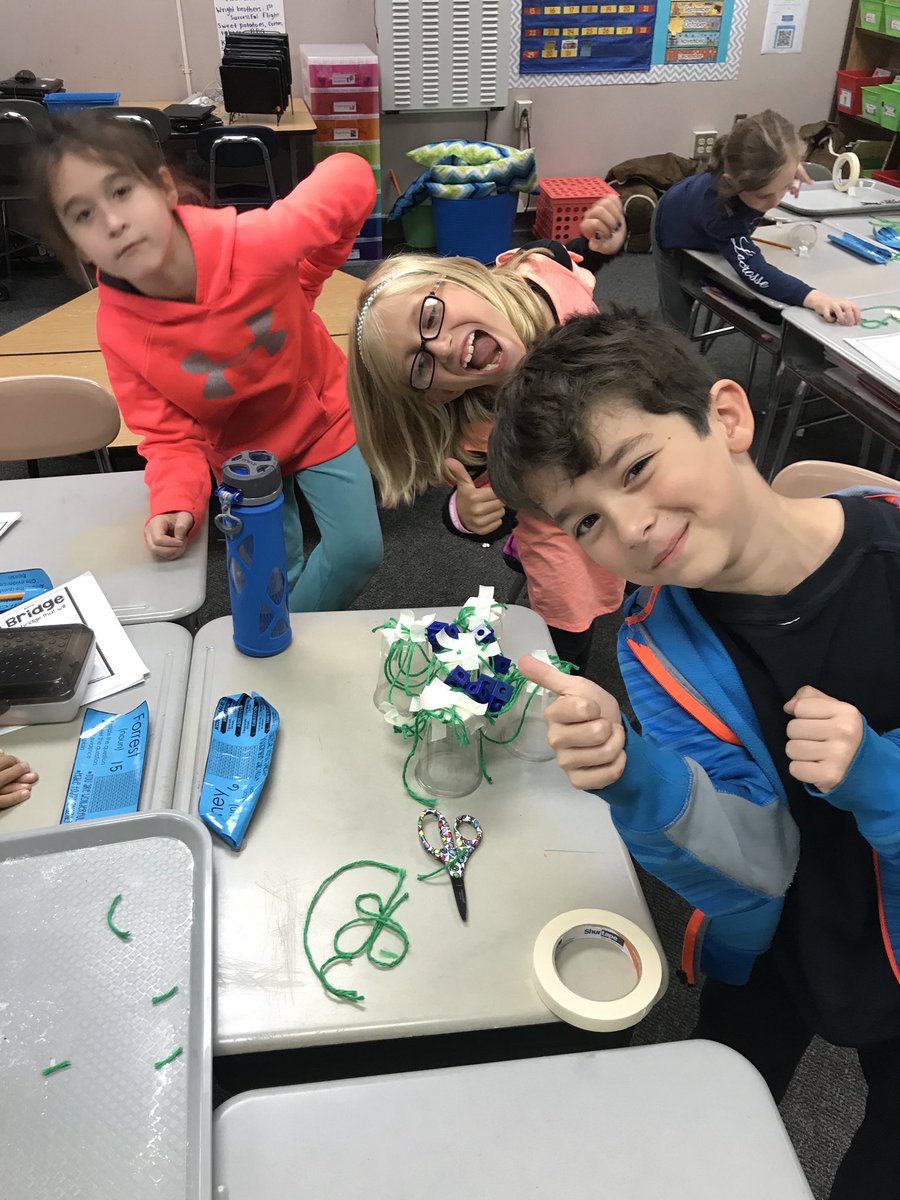 saguarosin2nd's tweet image. 2nd #SpookySTEM challenge Spider Web Bridges #STEM @PleasantUnionYR