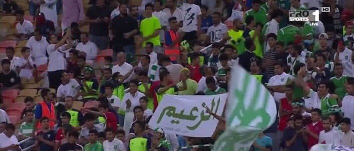 Almoj_alazra8's tweet photo. جمهور الاهلي يرفع لافته "الزعيم" في مدرجاته دعما للهلال في اسيا.. https://t.co/0xnq70INIf