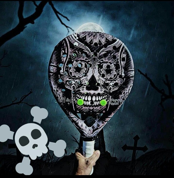 PickleMalaga's tweet photo. Una gran noche para jugar al #padel y pasarlo de miedo!👹💀☠👻#HappyHalloween #Halloween #FelizHalloween #Halloween2017 https://t.co/fObS7XKC0n