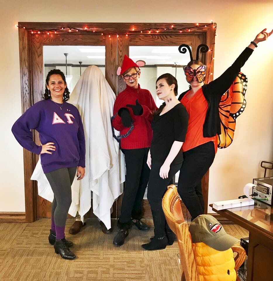 webbcenter's tweet photo. Happy Halloween!  #WhatIsStephanie #CharlieBrownGhost #MiceLoveChocolate #IsThatWhyShelbyIsPale #ofCourseLauraIsBeautiful https://t.co/nWkkiAqUdl