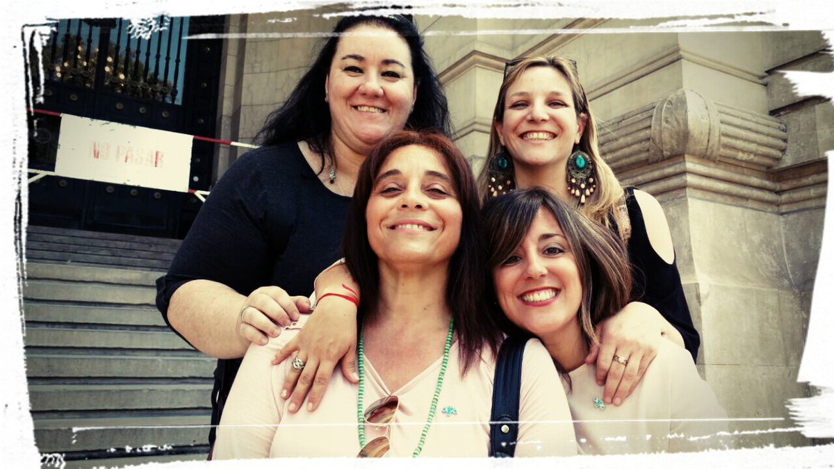 estudiovescio's tweet photo. #LasFeas en Tribunales #FotoEAI @natalia_nini @MLaura_Lastres @PetroneDip @deborachammah @alicianneubert @enaboga2indep https://t.co/HjfS0AhVnV