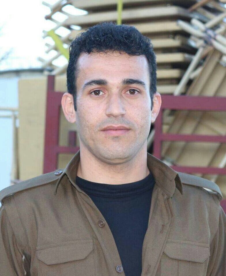 EAbjame's tweet photo. نگذاریم جمهوری اسلامی رامین حسین پناهی را به چوبه دار بسپارد https://t.co/0cyJS3Vj4E
