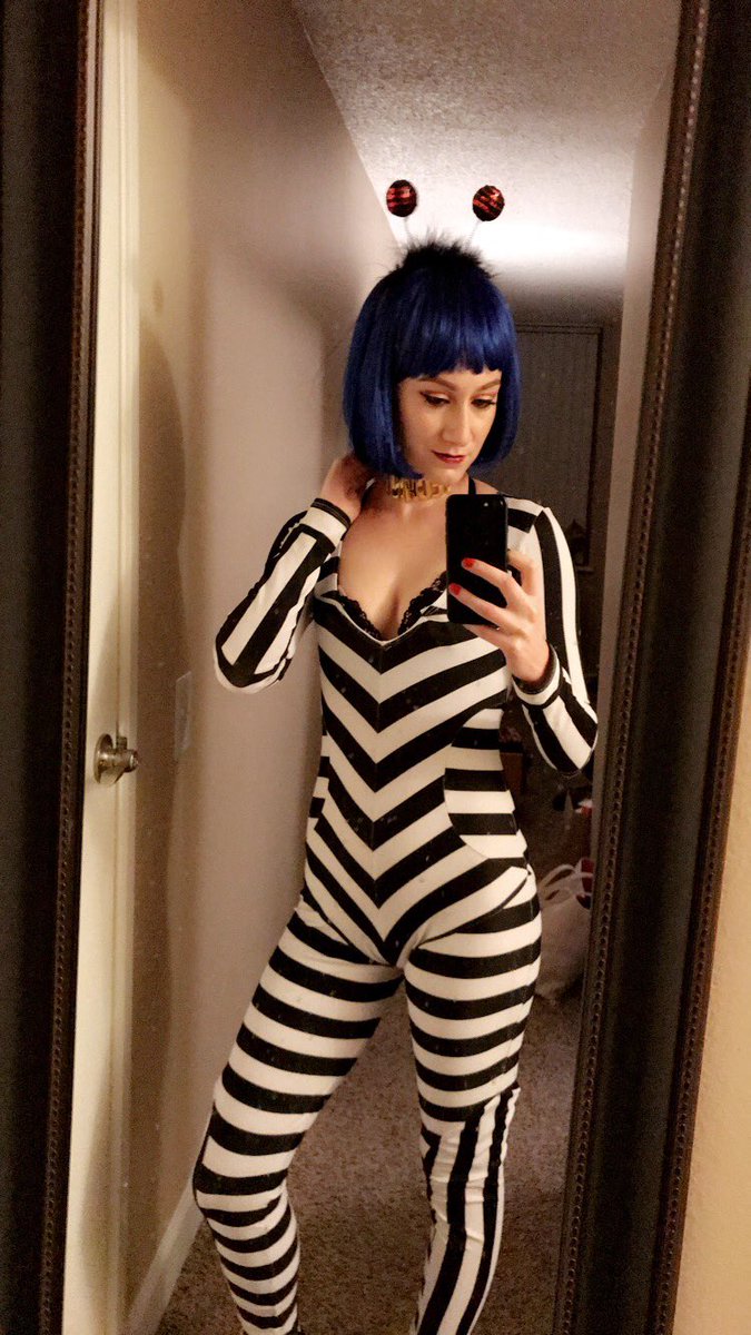 adrien_nm's tweet photo. I’m so obsessed with my Halloween costume. Sad I only get to wear it once 👽 #technoalien https://t.co/7RVbjeqA1X