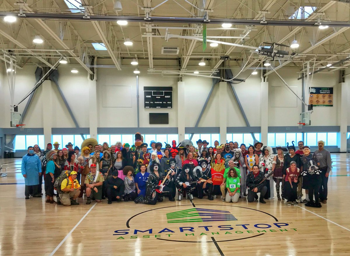 SmartstopAM's tweet image. Happy Halloween from all of us at SmartStop Asset Management!! #Halloween2017