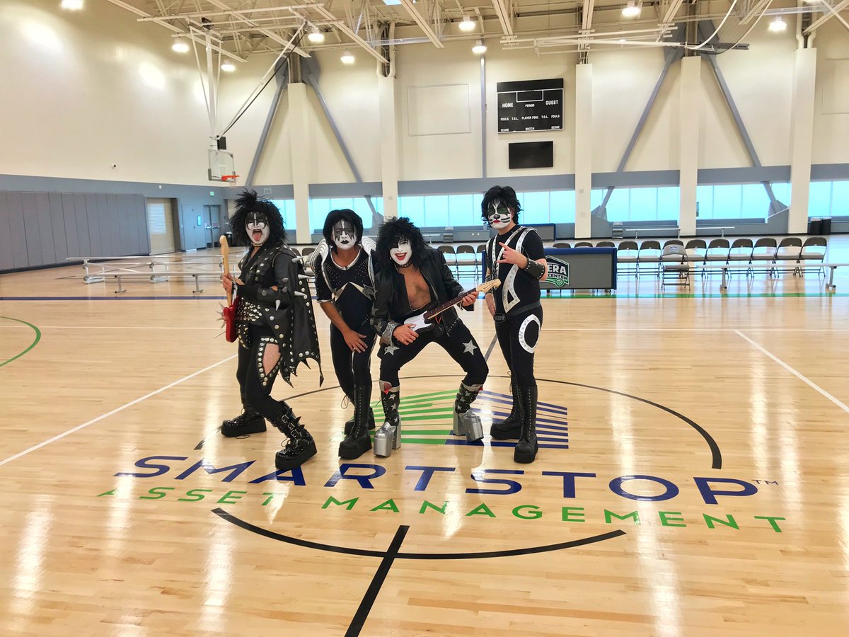 SmartstopAM's tweet image. Happy Halloween from all of us at SmartStop Asset Management!! #Halloween2017