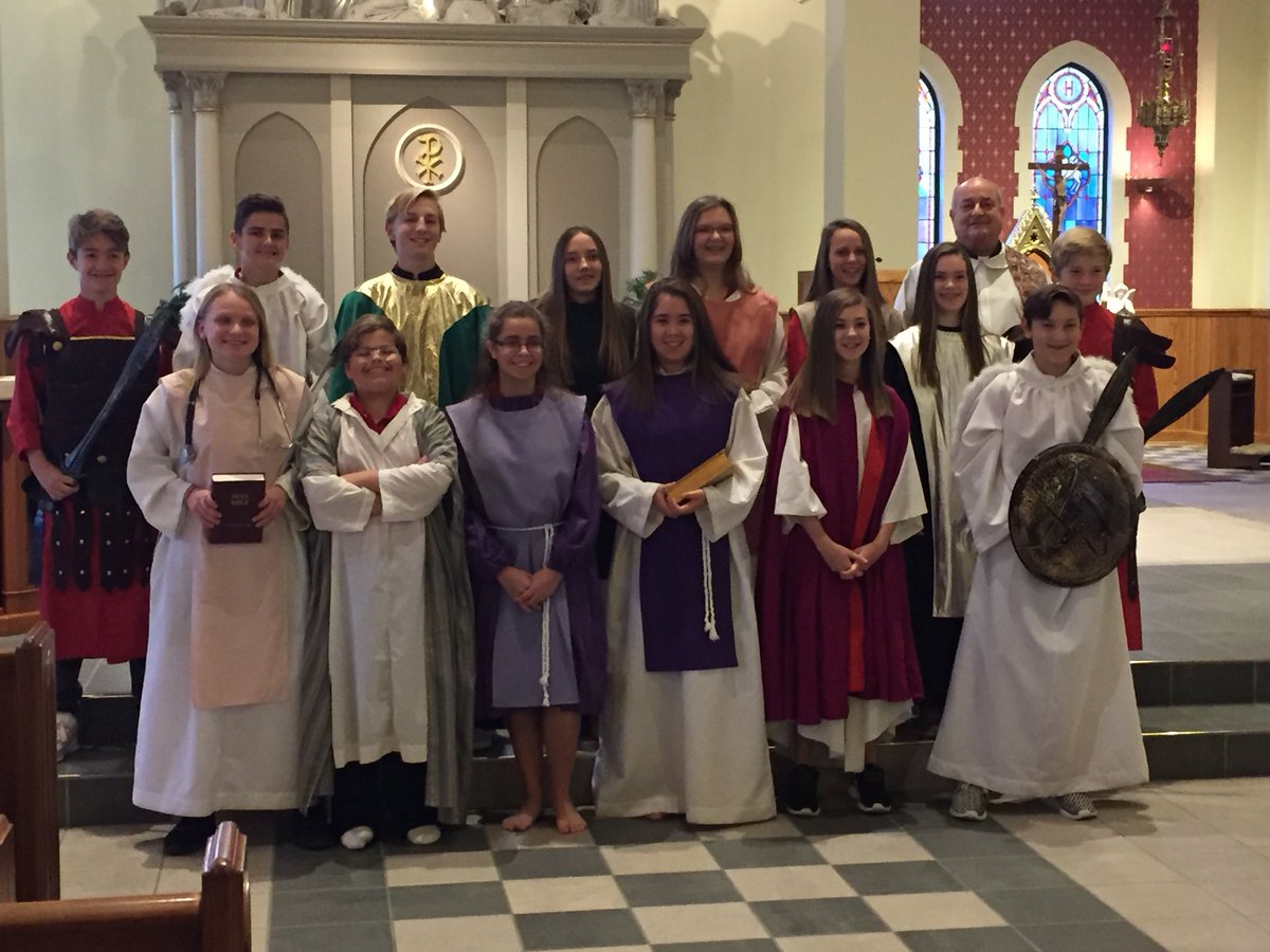 MSHSeureka's tweet photo. There’re saints among us &amp; the 8th grade class inspired us with info about holy men &amp; women! Awesome Prayer Service class of ‘18!@MSHEureka https://t.co/hgzTksiyyc