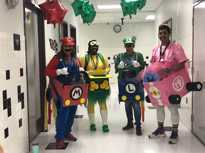 AReyes_HMS's tweet image. Halloween 2k17🎃 
Mario Kart Battle 🎈🎈💥
#TeamSISD #SISD_Sped