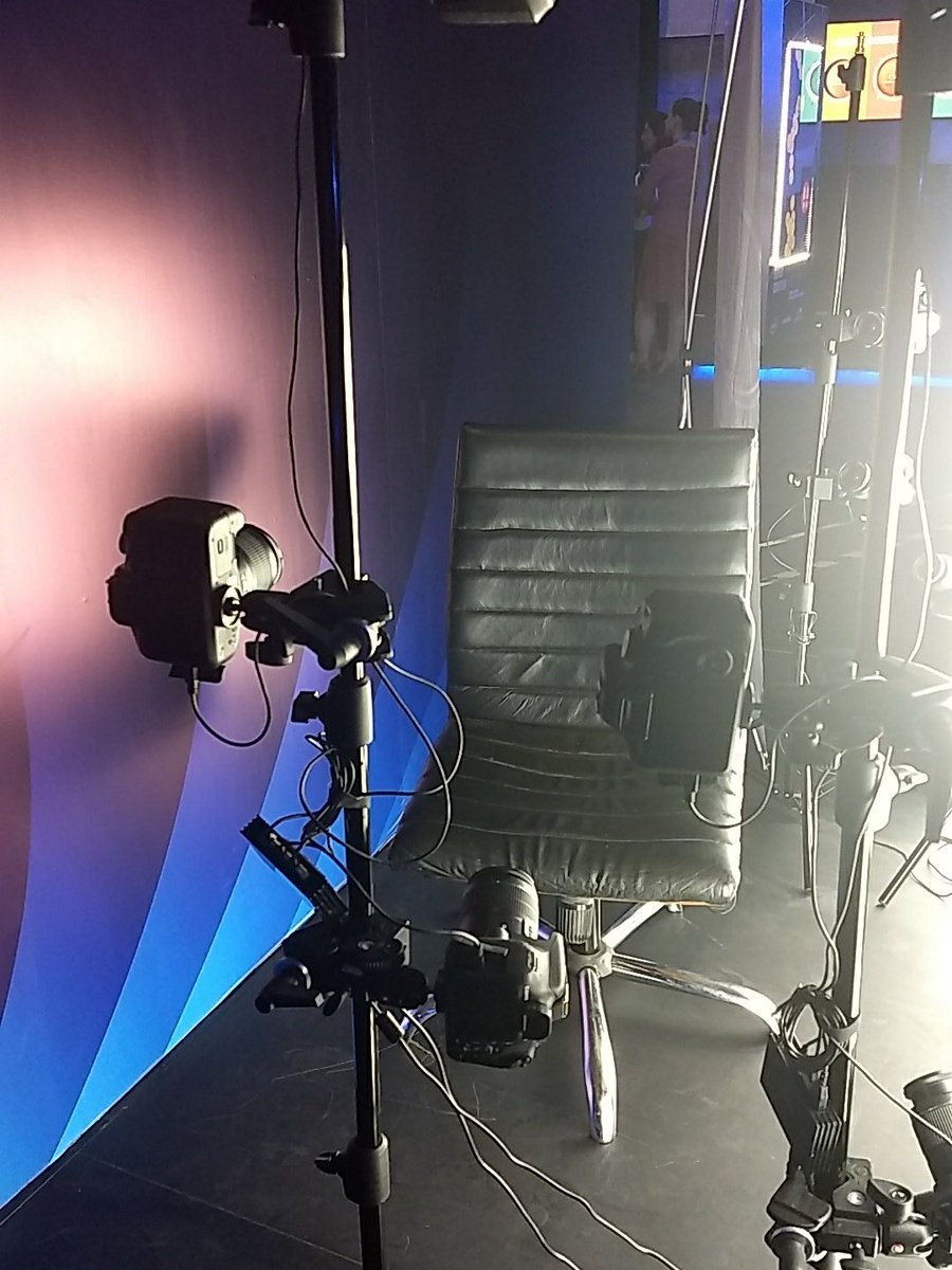 isopixel's tweet photo. Este scaner 3D de @hcgTechnologies está increíble. A partir de fotos fija hacen un modelo tridimensional. #WeKnowTheFuture #intelmx https://t.co/pNKiOEeI17