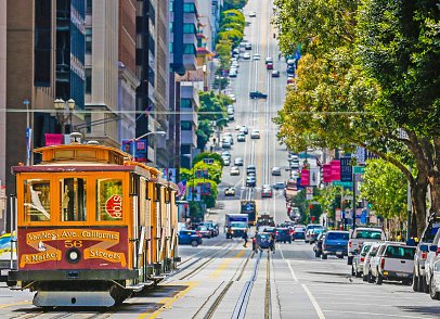 visaUSAnow's tweet photo. Every city has it´s own charm. Walk the legendary streets and make friends on the way. But first get your #visa with https://t.co/E1mOfMyrQX https://t.co/tHpFOQaOTI
