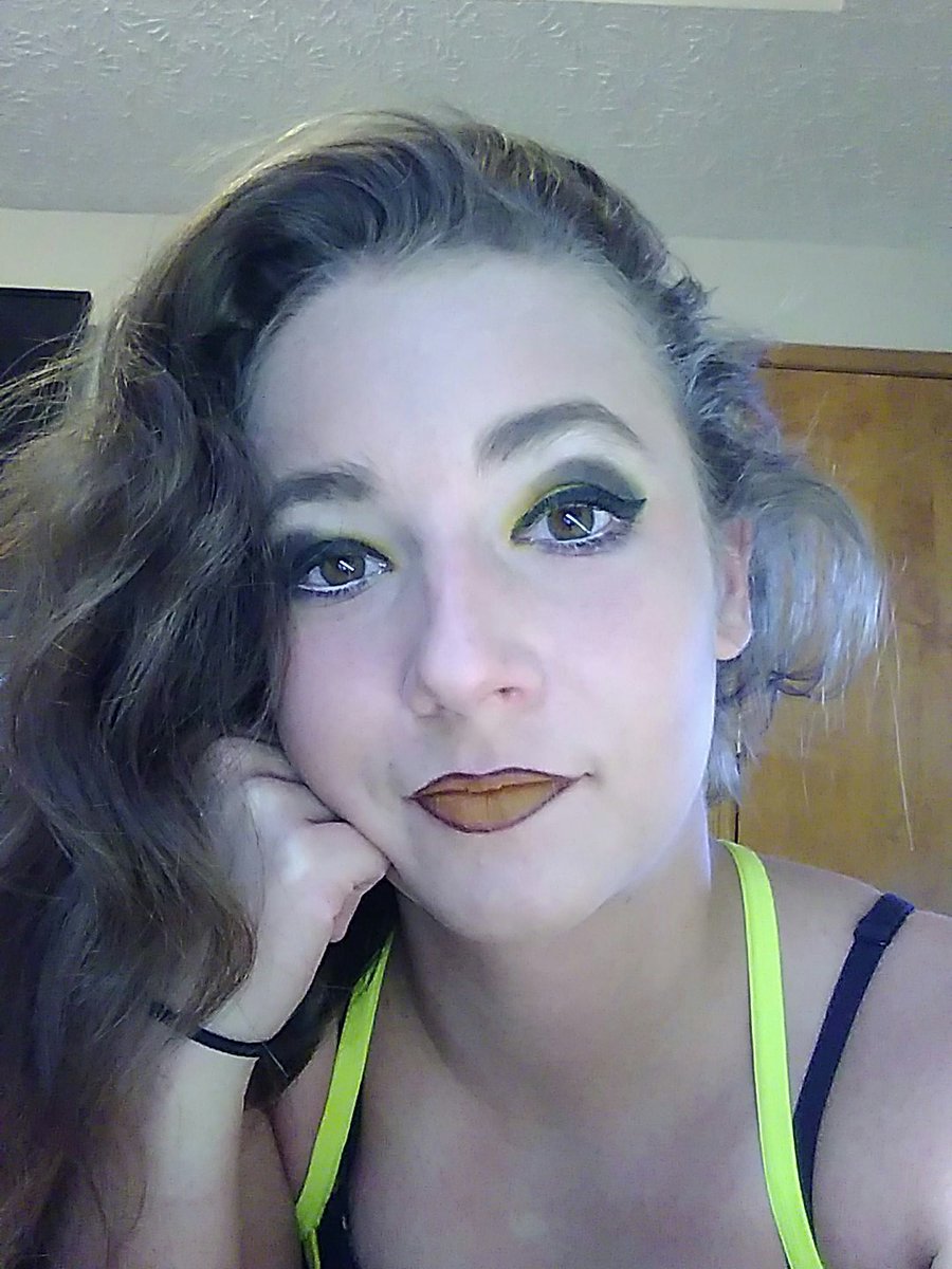 JaydaFrost's tweet image. Happy Halloween!