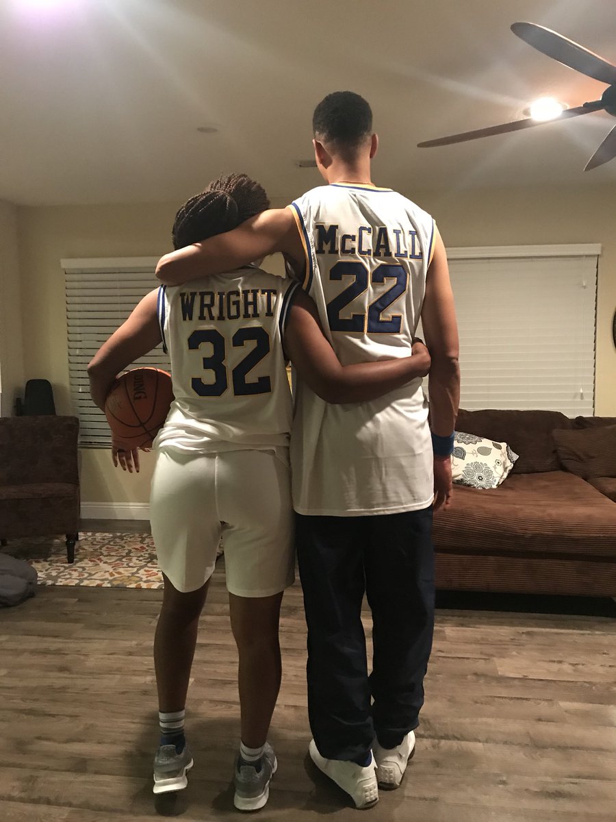 jdubduffy's tweet photo. @TMobile #Thankenstein #contest #loveandbasketball #HappyHalloween https://t.co/pmP8ZNiBqN