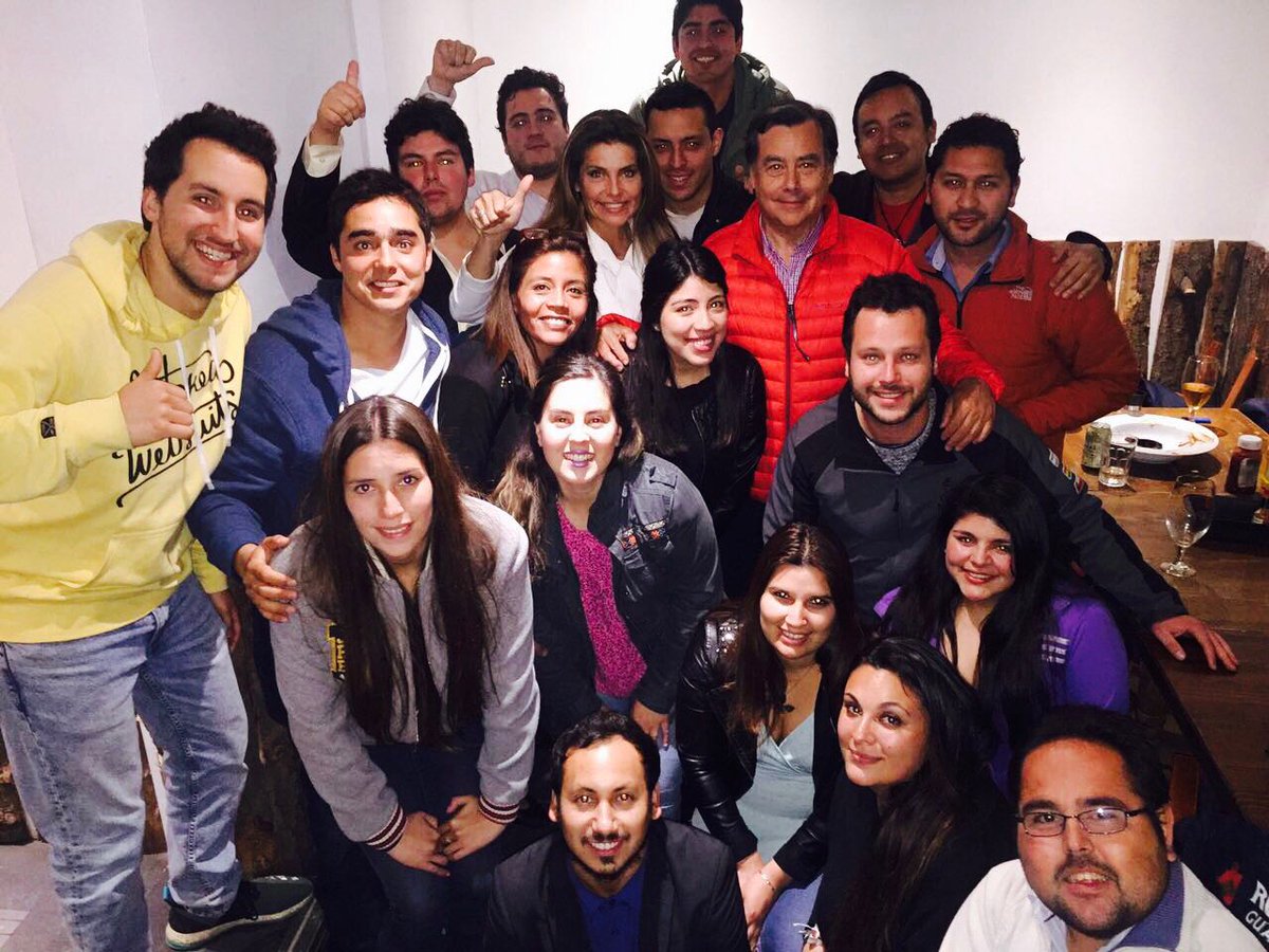 JUDIConcon's tweet photo. [AYER] Juventud UDI #CONCÓN entrega propuesta para los jovenes del país y región a @urrutiaosvaldo #GranDiputado y @andreamolina_o #Senadora https://t.co/fJkHnBbbj4
