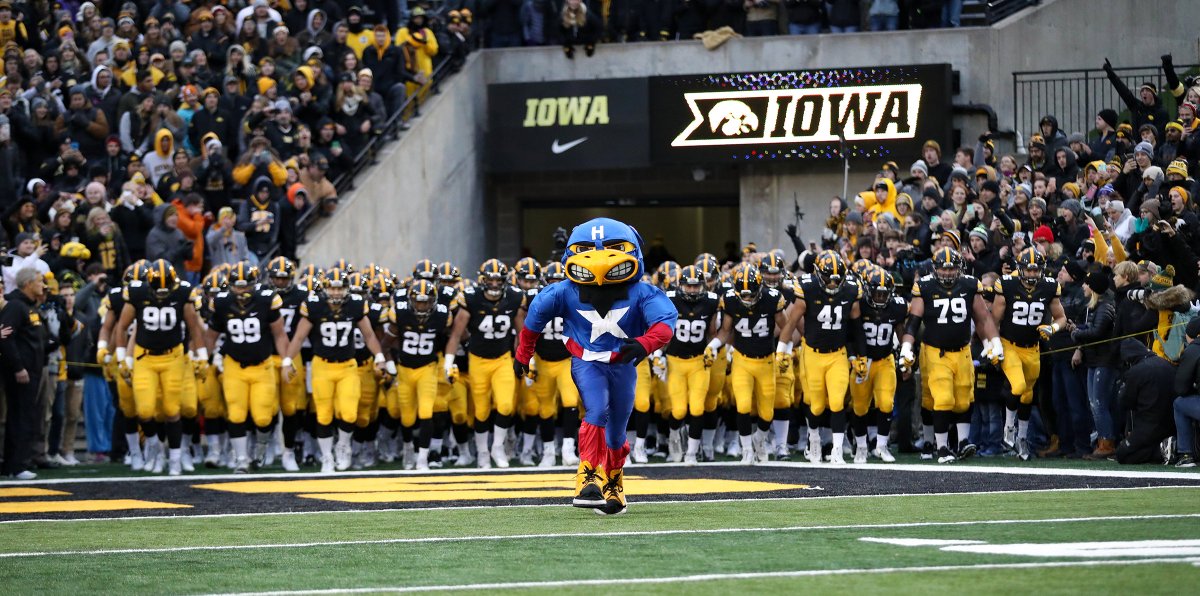 HawkeyeFootball's tweet photo. Happy Halloween #Hawkeyes https://t.co/gw1XNN2v0M
