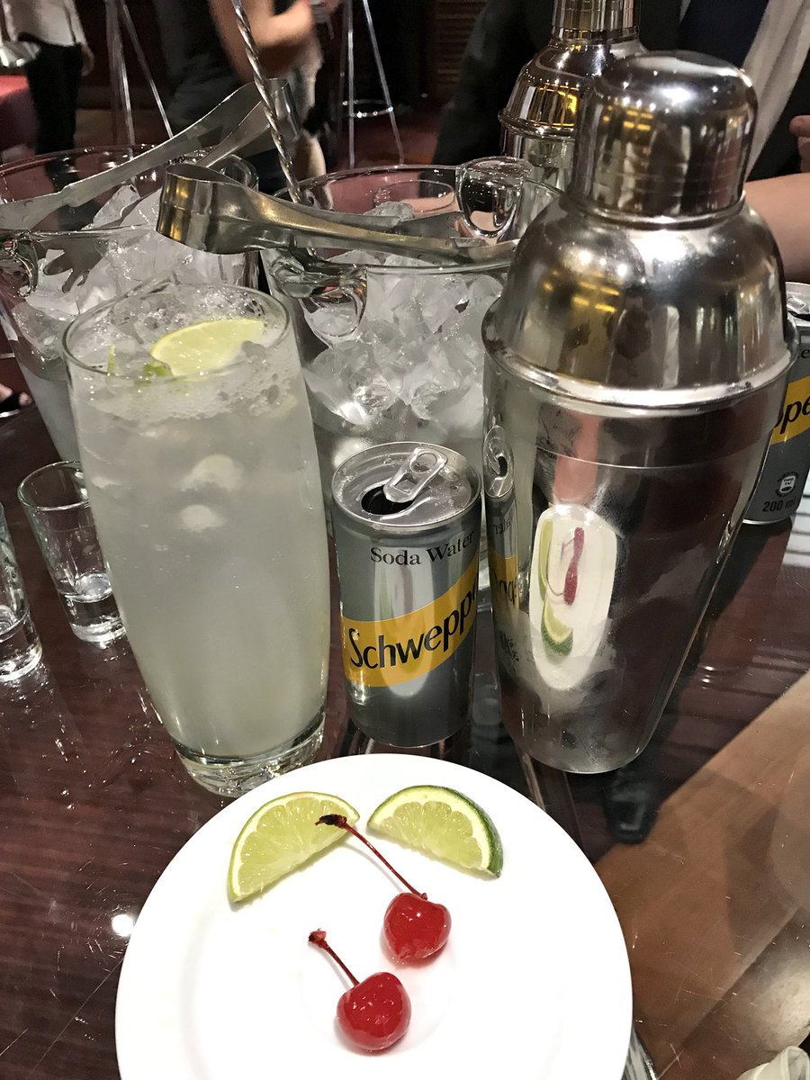 thevibeza's tweet photo. Tom Collins at #VIP @SandtonEvents #TsogoSandtonMile #GinRun https://t.co/UFEi9Batxt