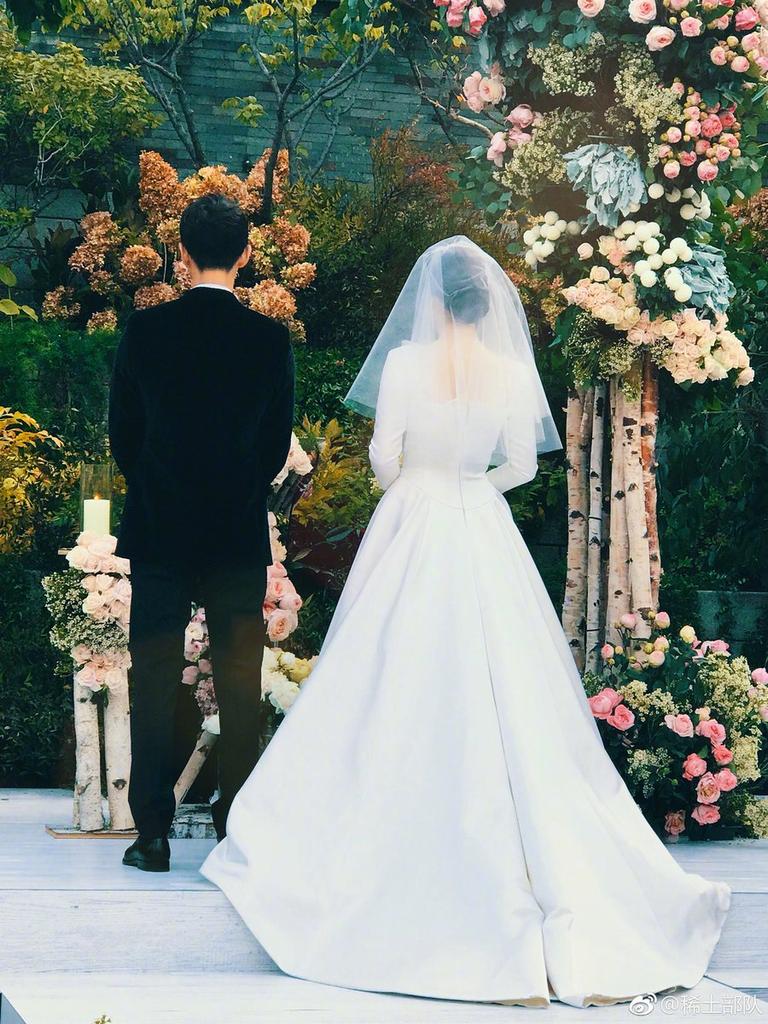 sjkfacts's tweet photo. 171031 Happy Wedding https://t.co/KYSuXvi5rO