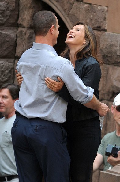 MelG1977's tweet photo. I mean... come on... #bensler #perfection #fun #WeNeedThisBack #SVU #BensonAndStabler #bringbackElliot @SVUWritersRoom https://t.co/xE4sFCBoJE