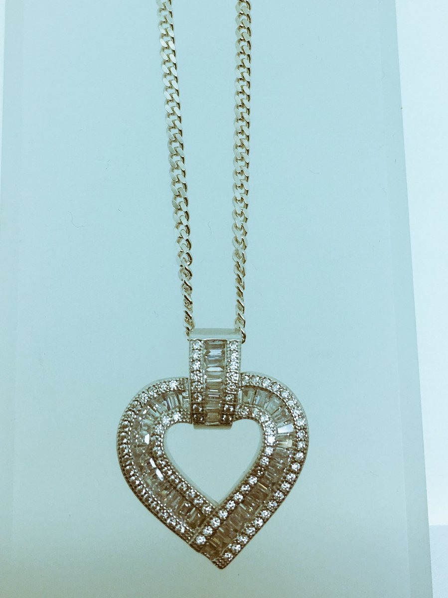 HPJwatches's tweet photo. Beautiful c-z heart pendant with chain for sale only £99.99 #wow 🎄🎄🎄🎄🎄 https://t.co/E4il4AVV4y