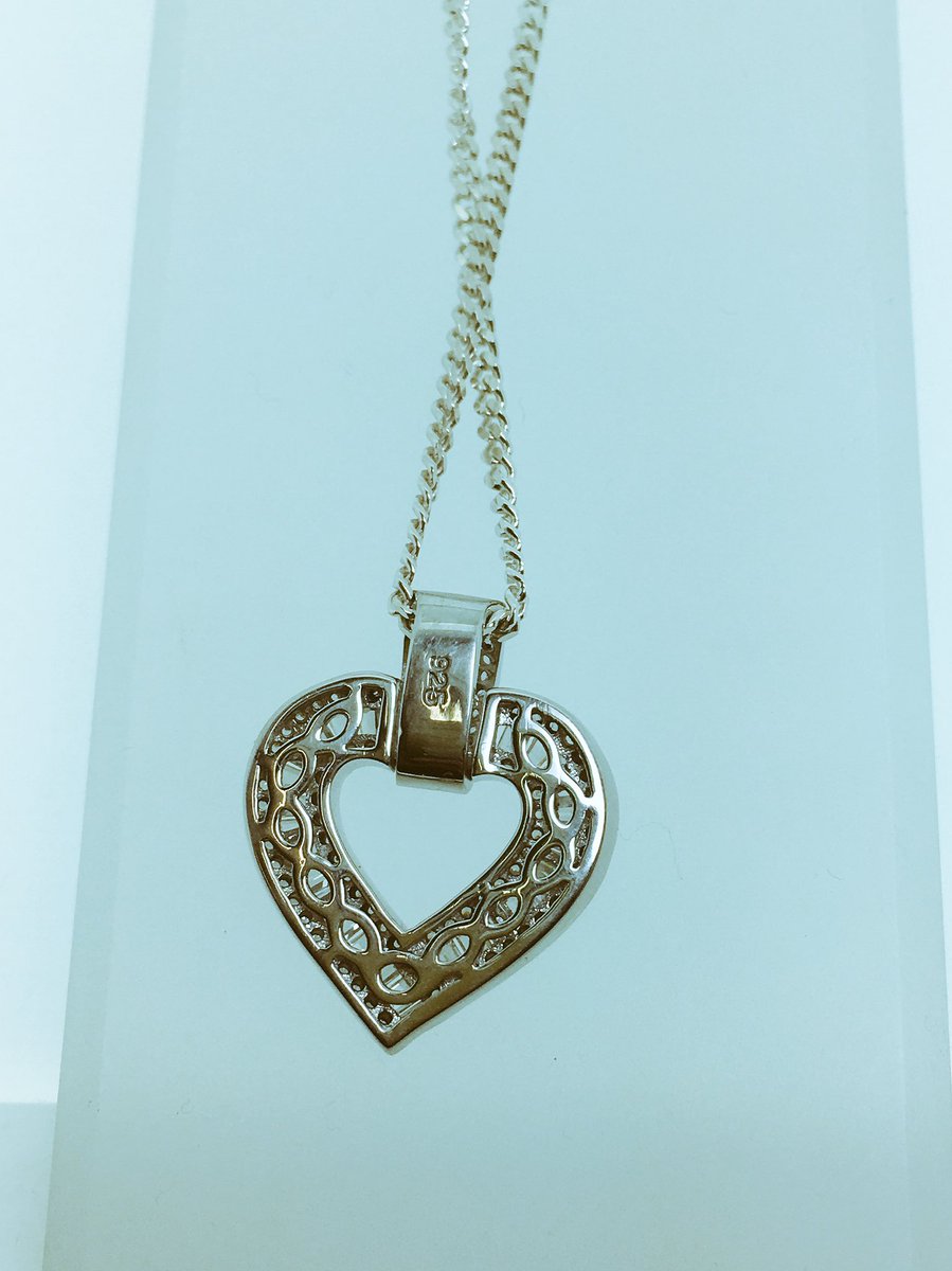 HPJwatches's tweet photo. Beautiful c-z heart pendant with chain for sale only £99.99 #wow 🎄🎄🎄🎄🎄 https://t.co/E4il4AVV4y