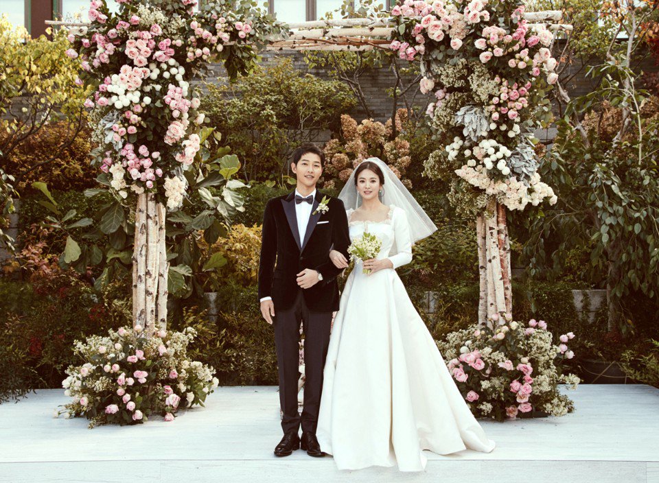 ladysong14's tweet photo. SongSong ❤ #SongSongCoupleWedding https://t.co/XffjRRyePa