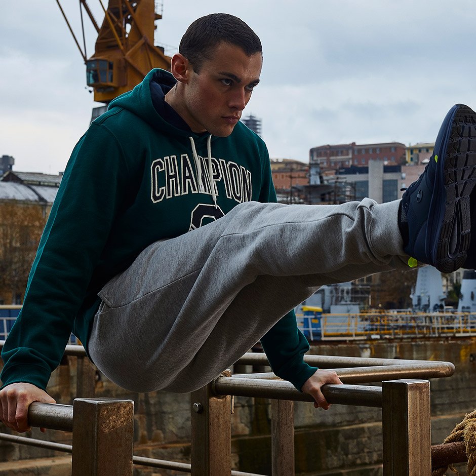 Equilibrio tra corpo e mente.
Concentrati sui tuoi obiettivi e allenati sempre con passione.
Champion Now in Store! bit.ly/2k6ilhM