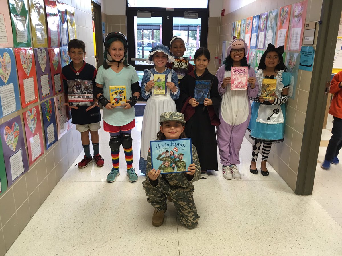 menateach's tweet photo. Happy Halloween from the #mightymenas 🎃👻 https://t.co/vOVC74Lc5e