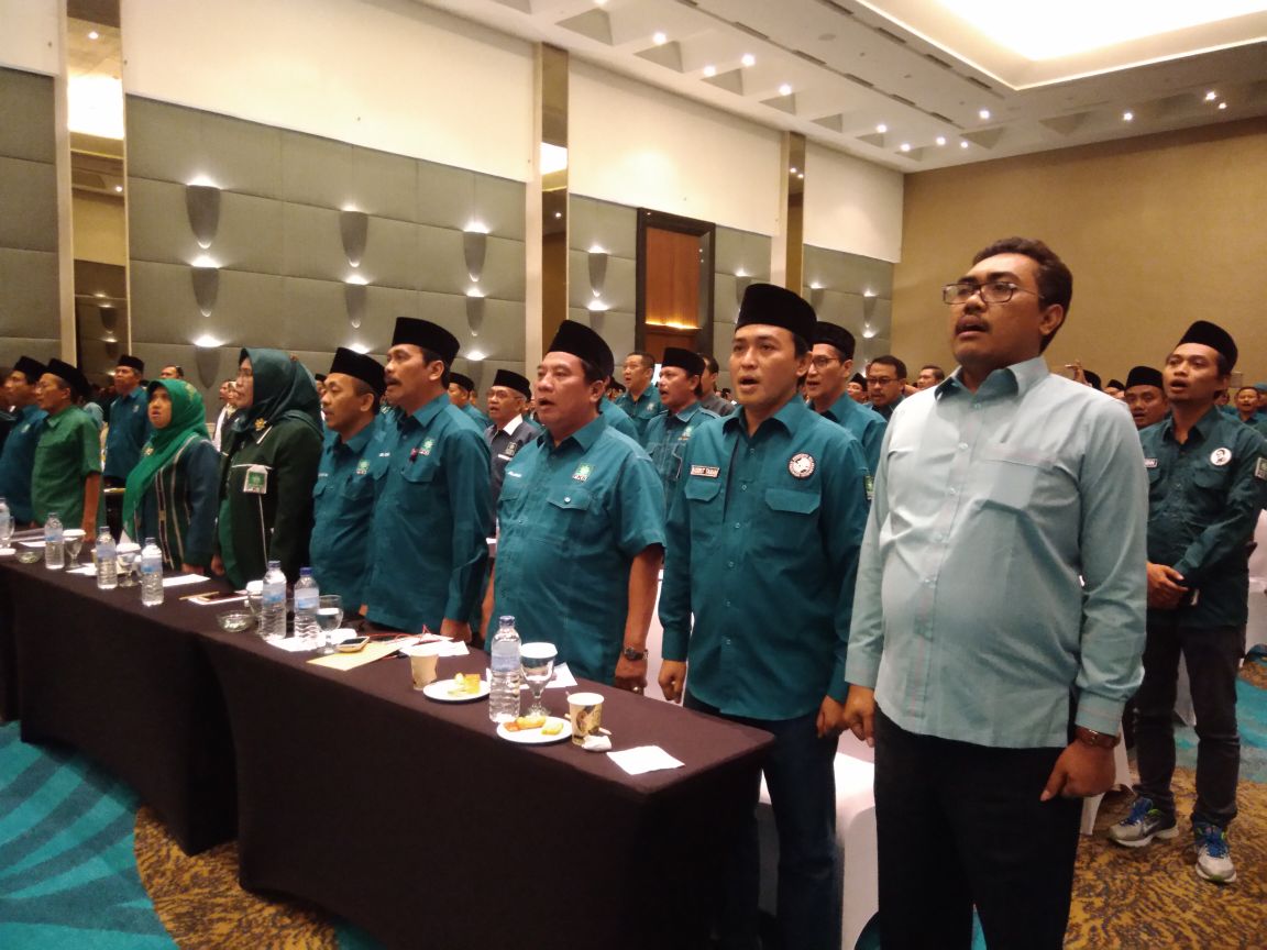 FPKBGresik's tweet photo. Mars PKB dan Lagu Kebangsaan Indonesia Raya bergema di ruang #BimtekFPKBseJatim https://t.co/qUWJ3qkDpv