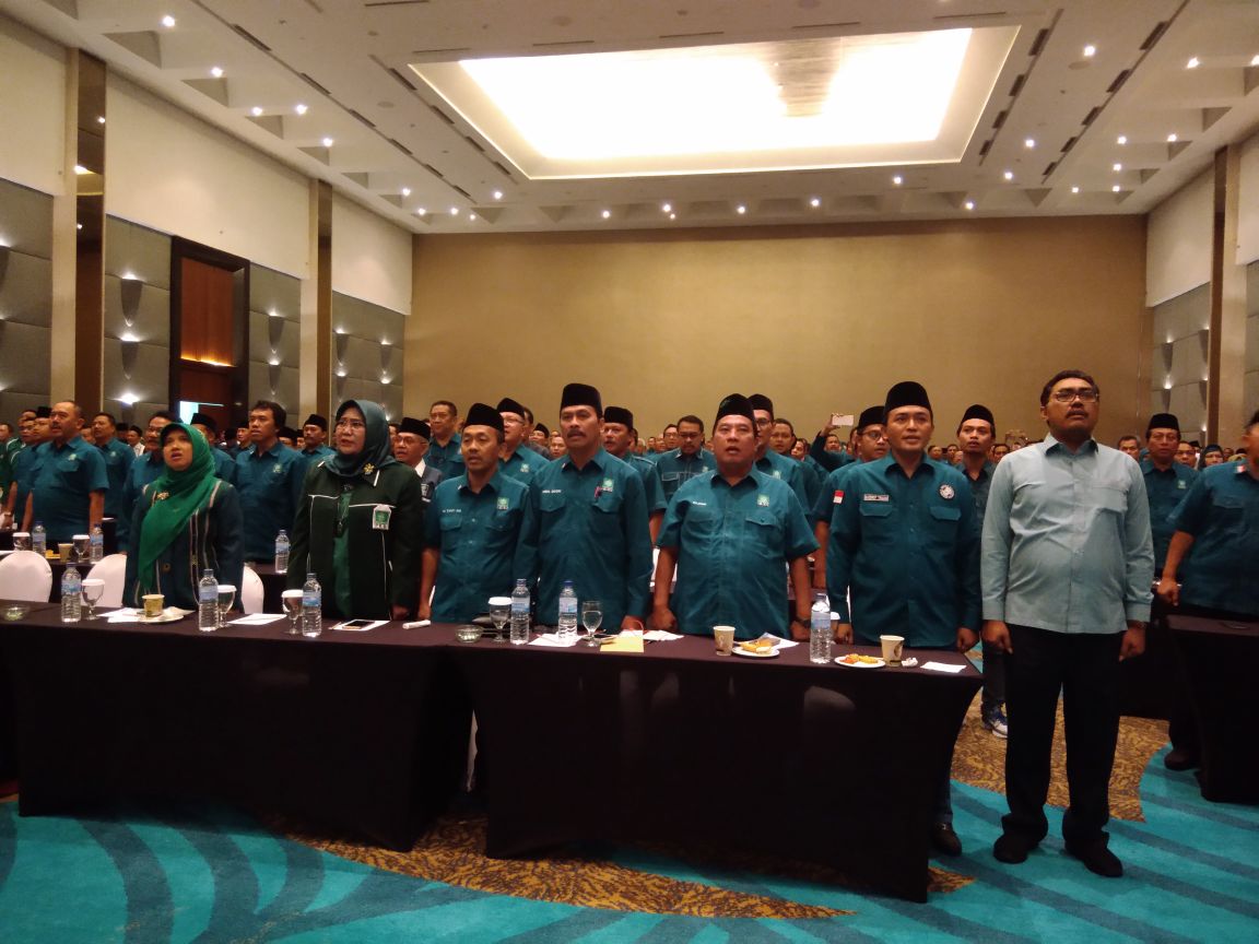 FPKBGresik's tweet photo. Mars PKB dan Lagu Kebangsaan Indonesia Raya bergema di ruang #BimtekFPKBseJatim https://t.co/qUWJ3qkDpv