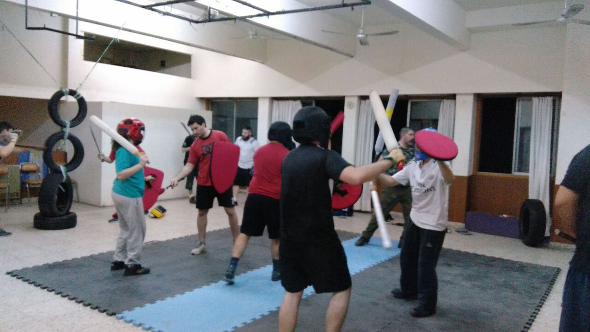 valherjes's tweet photo. #lunes #entrenamiento se viene la #CopaBrunen #combateMedieval https://t.co/oNrA7vgULe