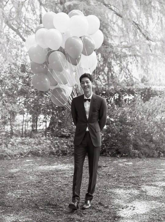 JoongKiPH's tweet photo. Song Joong Ki &amp; Song Hye Kyo Pre Wedding Photos (1) 🤵👰💑👫🌹🎈

#송중기 #송혜교 #송송커플결혼식 #SongSongCoupleWedding  #SongSongCouple https://t.co/xNEmYeaGhs