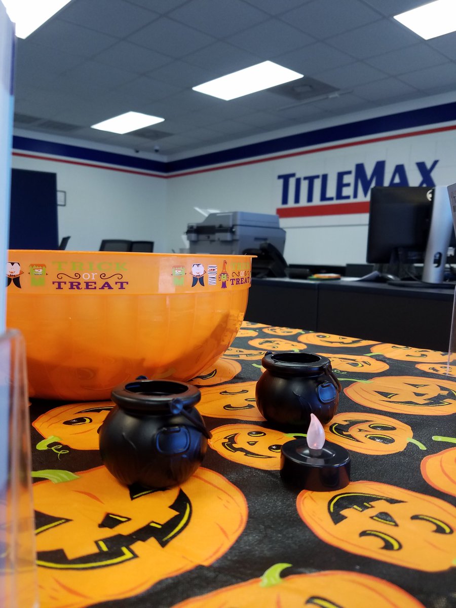 _Y_Martinez_'s tweet photo. We're ready for a spooktacular Halloween with candy & goodies for the kiddies!
#HappyHalloween
#ItsCoolerInPooler
#CustomerAppreciation https://t.co/8eOqtBjaHJ