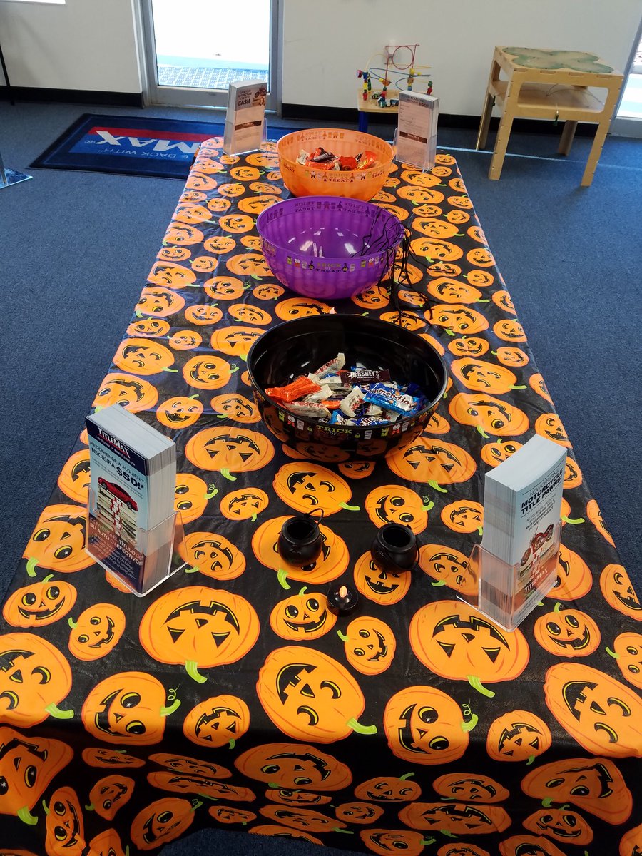 _Y_Martinez_'s tweet photo. We're ready for a spooktacular Halloween with candy & goodies for the kiddies!
#HappyHalloween
#ItsCoolerInPooler
#CustomerAppreciation https://t.co/8eOqtBjaHJ