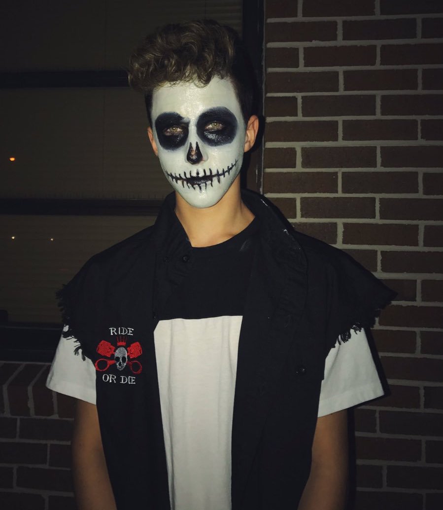 HRowlandSPN's tweet photo. 2015 - 2016.
READY FOR #HUNTERWEEN 2017 https://t.co/UjbacmP3wp