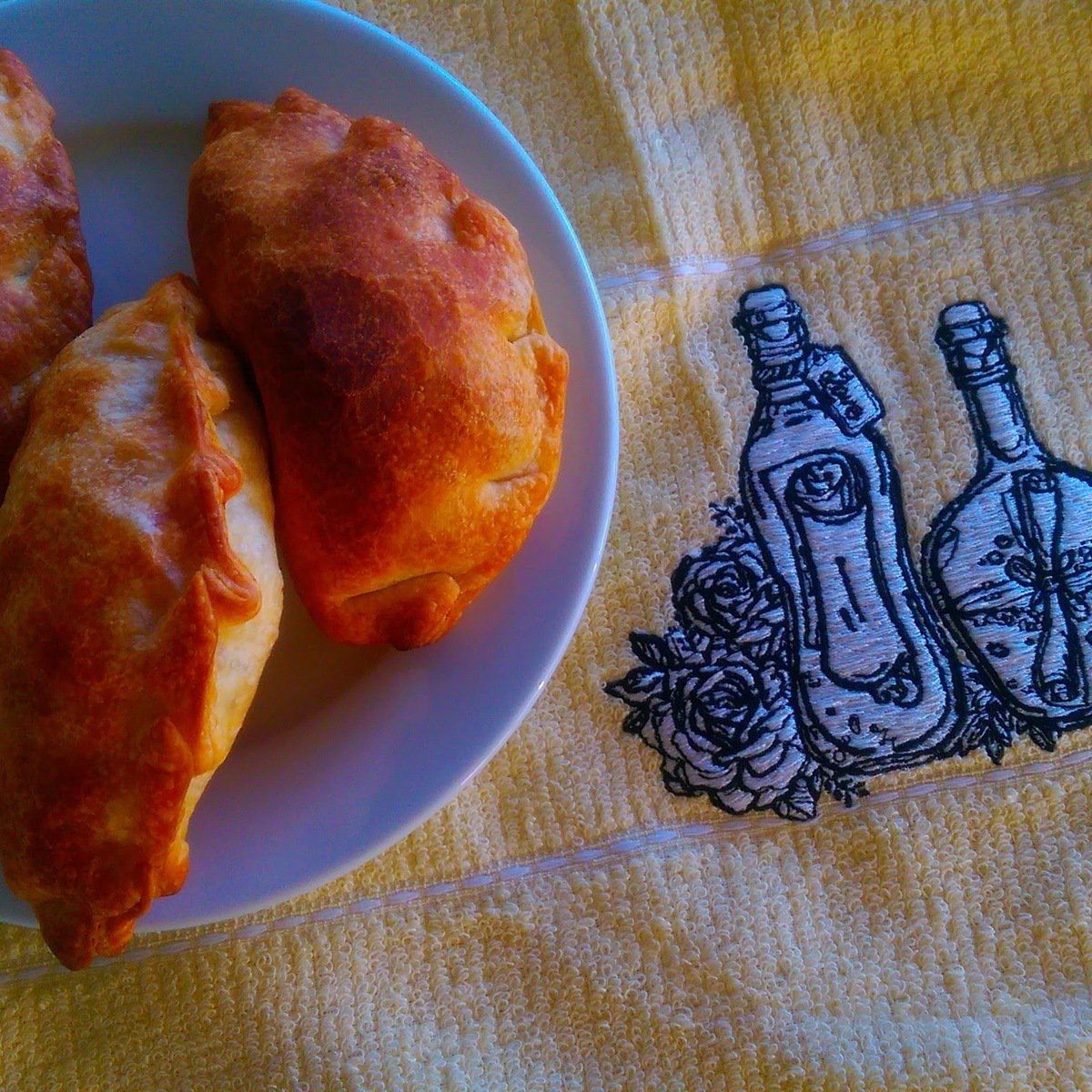diver361's tweet photo. Bottles and flowers embroidered napkin
design available here
https://t.co/eYp0urgs7P
#kitchenembroidery #bottles #embroidery #napkindesign https://t.co/FuUeeHVnVp