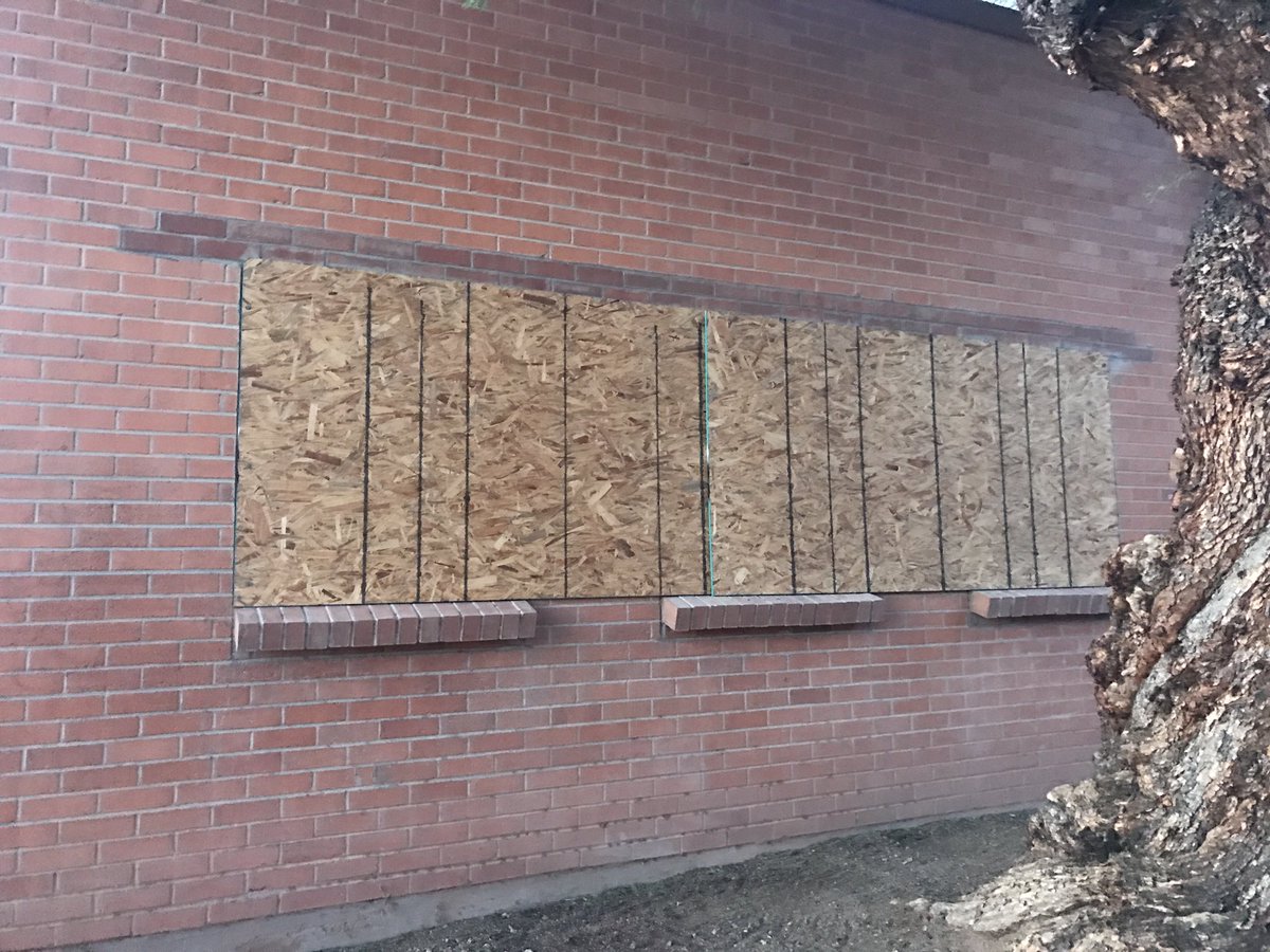 vickikarrnews's tweet photo. Windows boarded up this morning after vandals hit 4 Amphi Schools @TucsonNewsNow #Tucson https://t.co/DjjXmMMMYS