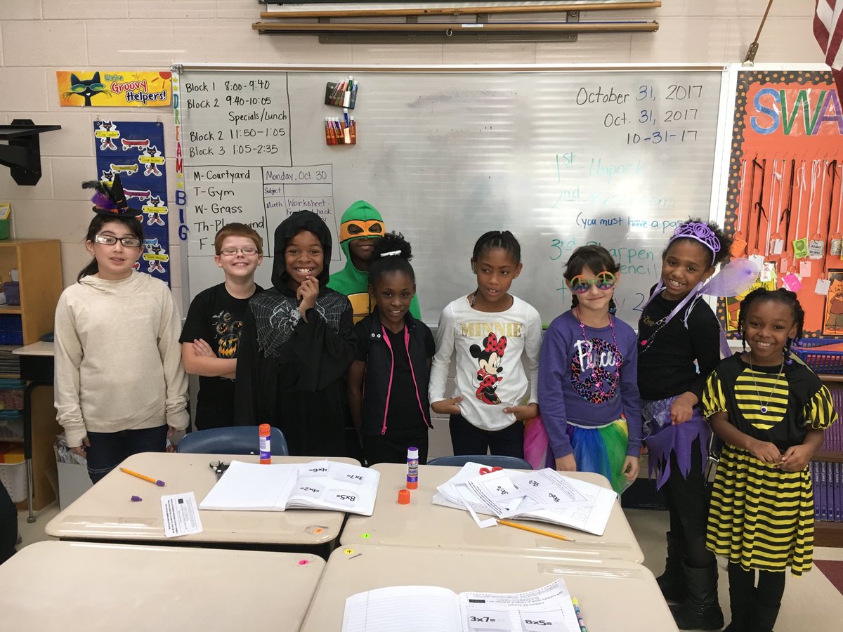 tammy1pulliam's tweet photo. Happy Halloween 🎃 @ZebVanceEagles #teamzeb #watchussoar #believeit https://t.co/oKlVBAKJVJ