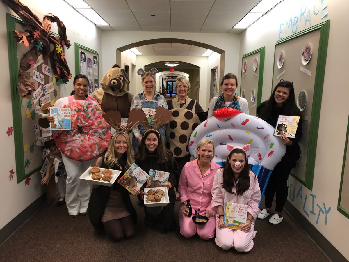 oakes6debbie's tweet photo. Celebrating Halloween Trinity style @BrookeK429 @maryjacobr @hickeytrit @julia_jlee @MissMeganNoe @#Trinitylearns https://t.co/AmVaronasV