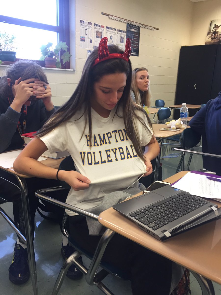 HGV2018's tweet photo. Senior DS: Mariah Kohan supporting HGV and has her Halloween costume on today😍 #gameday https://t.co/xd8JhHGjLm