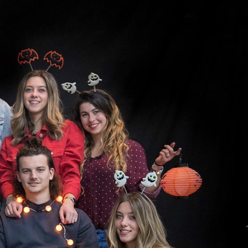 UtopiaNL's tweet photo. Helemaal in thema ๐ป๐
Wie is jouw favo? #scary #halloween #pompoen #eng #foto #versierd #twins #beau #chipp #utopiaโฆ https://t.co/Mh2kJlqe8P https://t.co/u8MBX0UIEH